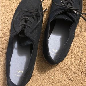GAP tennis shoes size 9